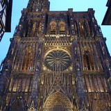 De tweede toren is nooti op de kathedraal gezet. Men was bang dat het gebouw zou gaan verzakken.