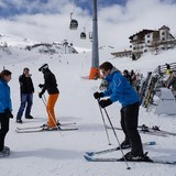 De eerste meters skiën van Thijs (let wel: voor de les).