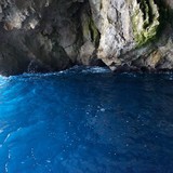 De Grotta Azzura, omdat de lichtval het water hier blauw maakt.