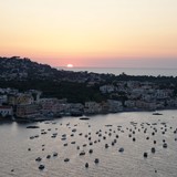 Zonsondergang vanuit het Castello Aragonese.