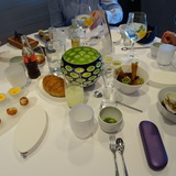 Wat doe je als het slecht weer is? Nou, een lunch bij Sel Gris in Knokke bijvoorbeeld. Idee van, en samen met Danny en Mariëlla (van 1880). Hier een foto van de tafel met de amuses er op. Later kwamen er zelfs nog een paar bij.