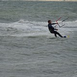 Thijs aan het kitesurfen.