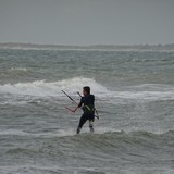 Thijs aan het kitesurfen.