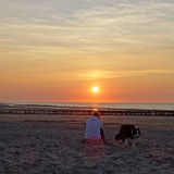 Zonsondergang op het strand in Nieuwvliet op vrijdagavond 31 juli 2015.