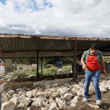 Het hele land lag hier oorsponkelijk vol met stenen. Die hebben ze in stukken gehakt en daar hun eigen boerderij mee gebouwd.