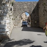 Poort aan begin van de stad in Erice.