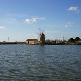 Molen bij de zoutvelden in Trapani.