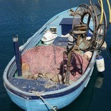 Vissersboot in de haven.