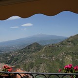 Uitzicht op de Etna. vanuit La Taverna Dell Etna.