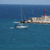 Zicht op zee vanaf de vestigingsmuren van Otranto.