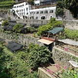 In Amalfi wemelt het van de producten van citroenen, die hier over geteelt worden, op kleine terrassen in de bergen.