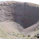 De krater van de Vesuvius.