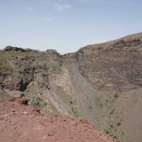 De krater van de Vesuvius.